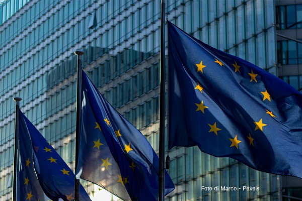 La Commissione Europea vuole semplificare le norme su sostenibilità e rendicontazione