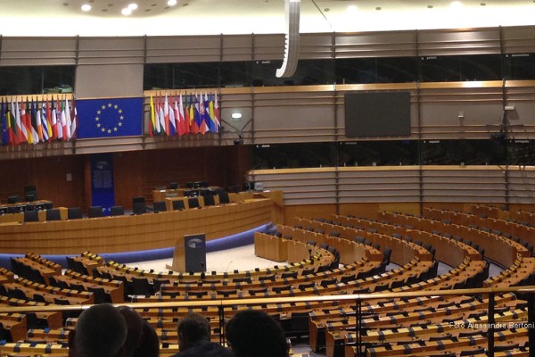 AI: piano di azione UE per conquistare la leadership europea