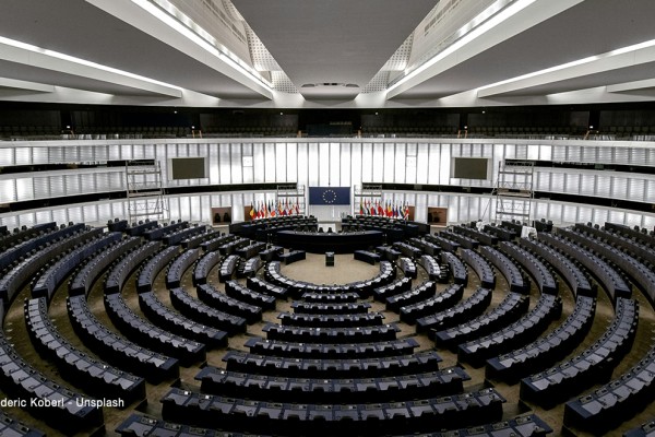 Sostenibilità: il parlamento europeo interviene su diritti umani e ambiente